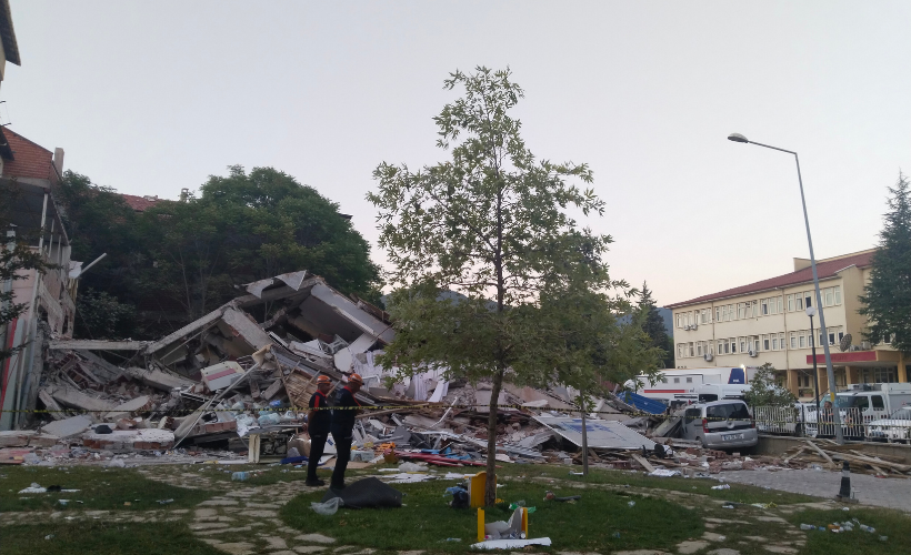 Balıkesir'deki depremin ardından Sındırgı havadan görüntülendi - Resim: 8
