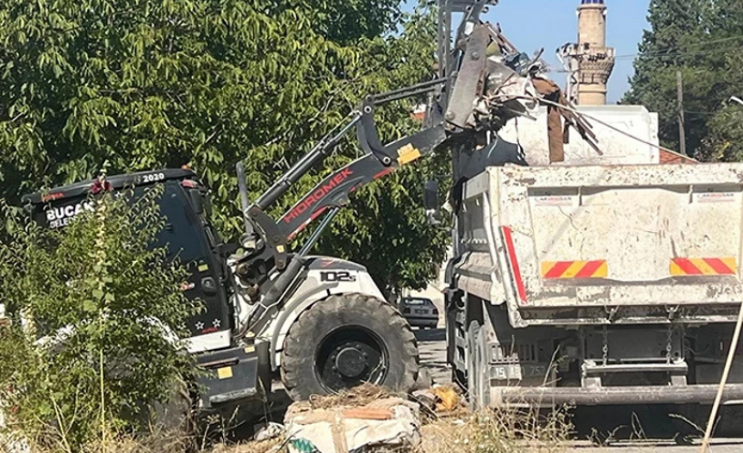 Koku nedeniyle şikayet ettiler! Evden 20 kamyon çöp çıktı - Resim : 2