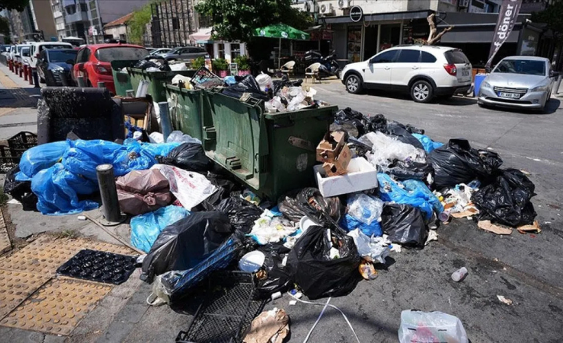 İzmir'de toplanmayan çöplerin ateşe verilmesine vatandaşlar tepkili - Resim : 3