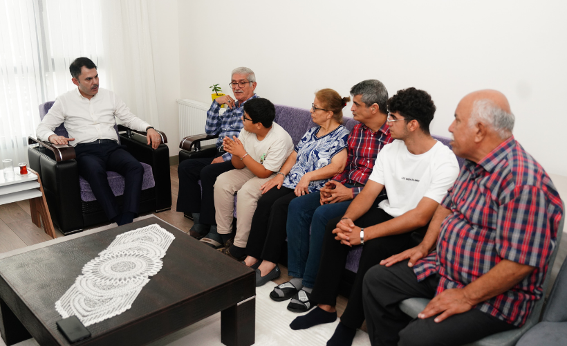Bakan Kurum'dan depremzede aileye ziyaret: Bu mücadeleyi beraber sürdüreceğiz - Resim : 1