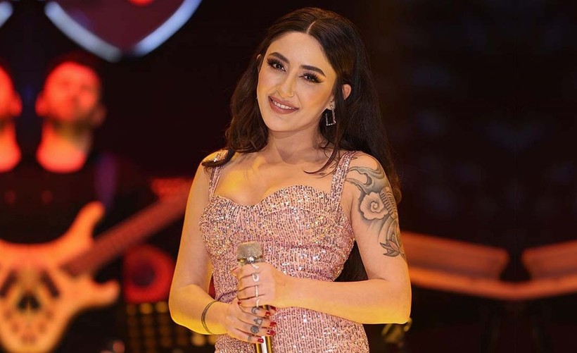 Ceyda Düvenci'nin sunuculuğunu yaptığı 'Bambaşka Sohbetler' programına konuk olan şarkıcı Melek Mosso'dan kan donduran itiraf: Bizi dövüyor aç bırakıyor... - Resim: 18