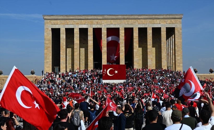 100. Yıl Kutlamaları nedeniyle Anıtkabir'de dün ziyaretçi rekoru kırıldı - Resim: 59