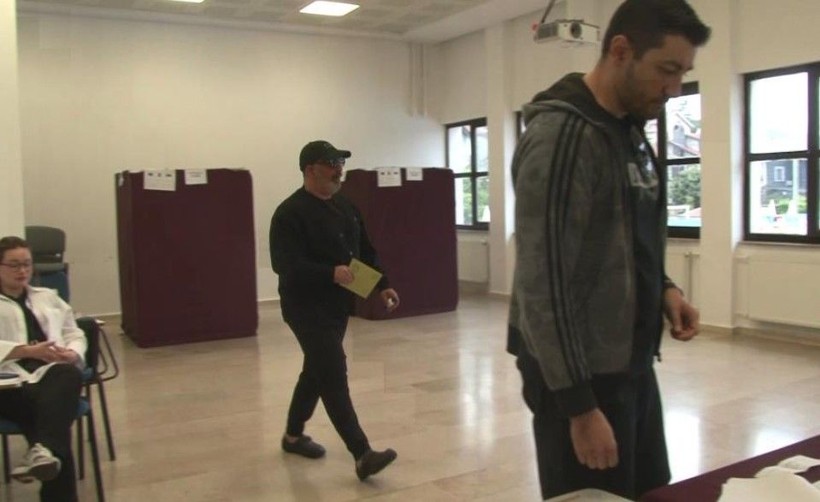 Ünlü komedyen Cem Yılmaz oy kullandı! Komedyenin esprisi herkesi güldürdü - Resim: 3