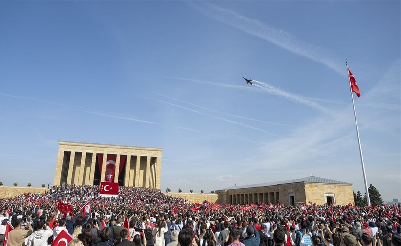 100. Yıl Kutlamaları nedeniyle Anıtkabir'de dün ziyaretçi rekoru kırıldı - Resim: 26