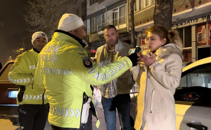 Bursa'da alkol testini reddedenler polise zorluk çıkardı: Senin üstün jandarma değil mi? Jandarma çağırın - Resim: 1