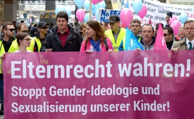 Avusturya'da LGBT karşıtı gösteri! Aileler sapkın örgüte karşı ayaklandı - Resim: 12