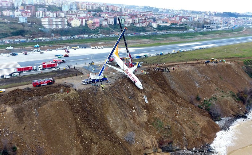 Trabzon'da pistten çıkan Pegasus uçağı büyük panik yaratmıştı! Uçağın pilotu yardımcısını suçlu buldu - Resim: 16