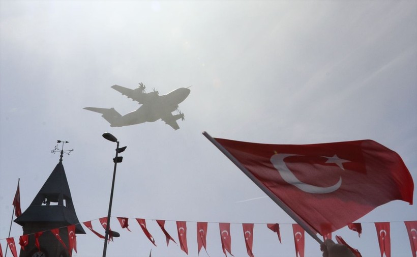 Türkiye iliklerine kadar Cumhuriyet'i kutluyor! Nereye baksan kırmızı-beyaz! 🤍❤️Meydanlarda 7'den 70'e 100. yıl coşkusu - Resim: 10