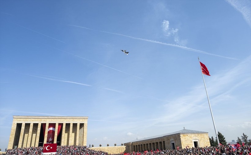 100. Yıl Kutlamaları nedeniyle Anıtkabir'de dün ziyaretçi rekoru kırıldı - Resim: 21