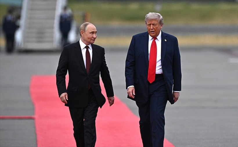 Alaska'da Trump-Putin Zirvesi: Tokalaşarak karşıladılar - Resim : 7