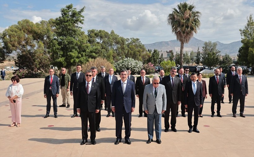 Cumhurbaşkanı Yardımcısı Cevdet Yılmaz Rauf Denktaş'ın anıt mezarını ziyaret etti - Resim: 6