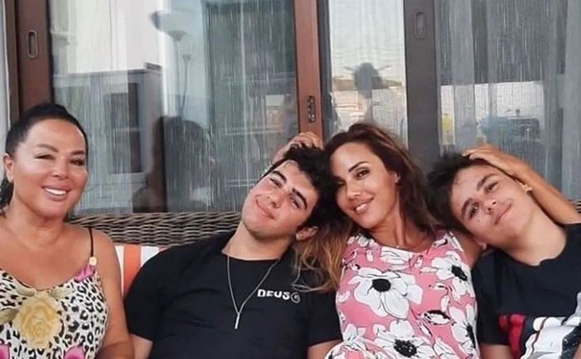 Fahriye Evcen ile Burak Özçivit'in küçük oğlu Kerem ilk kez görüntülendi! Karan Özçivit'in kardeşi bakın kime benziyor? - Resim: 19