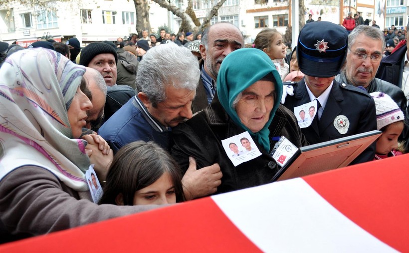 Beşiktaş'taki saldırıda şehit olan polis Yasin İke'nin annesi, hayatını kaybetti - Resim: 7