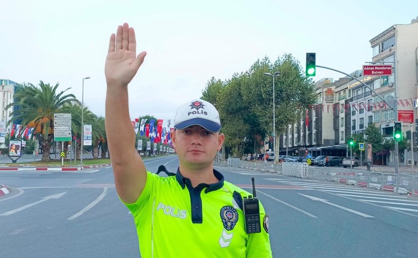 30 Ağustos Zafer Bayramı kutlamaları nedeniyle İstanbul'da bazı yollar trafiğe kapatıldı - Resim: 1