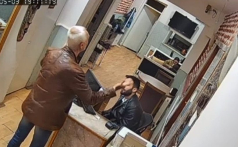 Özgür Özel'e tokat atan şahsın saldırı öncesi görüntüleri çıktı - Resim : 1