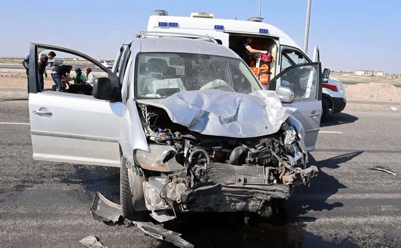 AYT sınavına giderken korkunç kaza: 1 ölü, 10 yaralı - Resim: 10