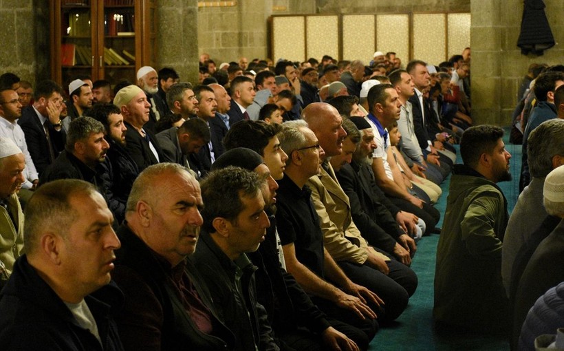 İslam aleminde bayram namazı coşkusu! Camiler doldu taştı - Resim: 115