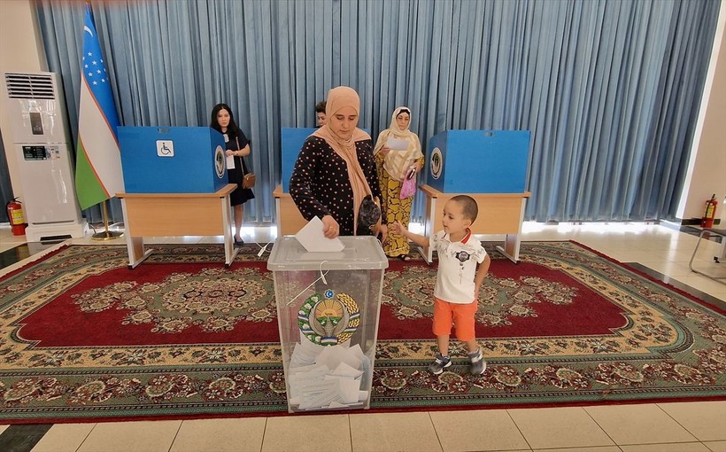Özbekistan'da cumhurbaşkanlığı erken seçimi için oy kullanma süreci başladı - Resim: 11