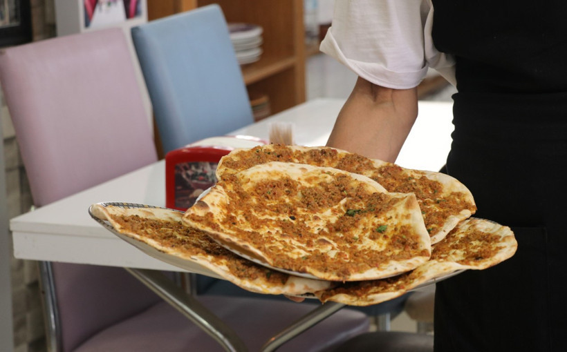 Ucuza lahmacun sattığı için şikayet edilen esnaf: "Yüzde 15 karla satıyorum" - Resim : 1