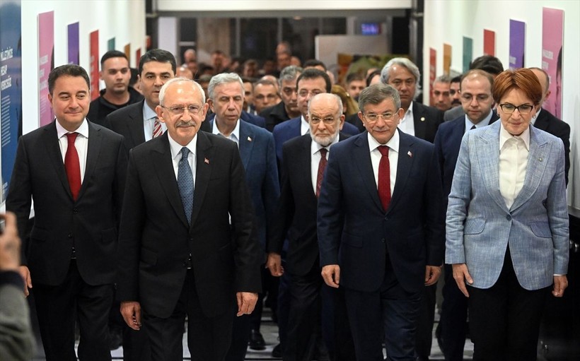 Dünya Türkiye'deki seçimi manşetlerine taşıdı! Economist'ten geri hamle - Resim: 5
