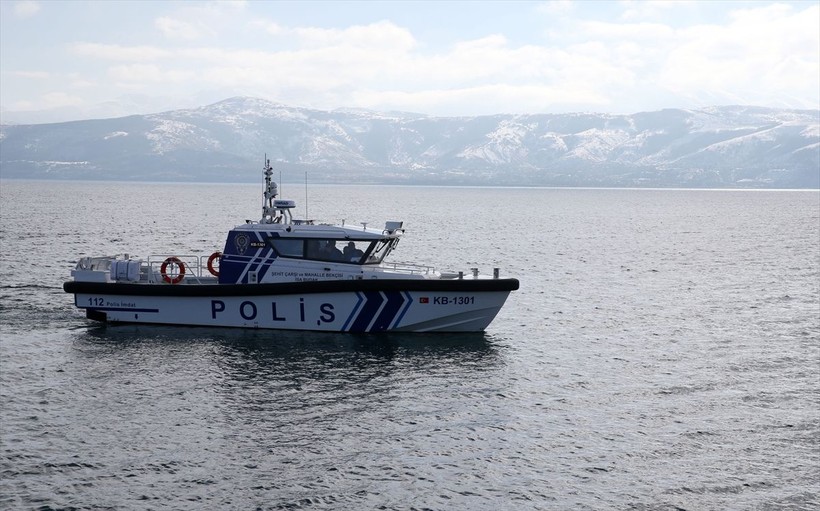 Kurbağa adamlar ve deniz polisleri Van Gölü'nde kaçakçılığa göz açtırmıyor, güvenliği sağlıyor - Resim: 7