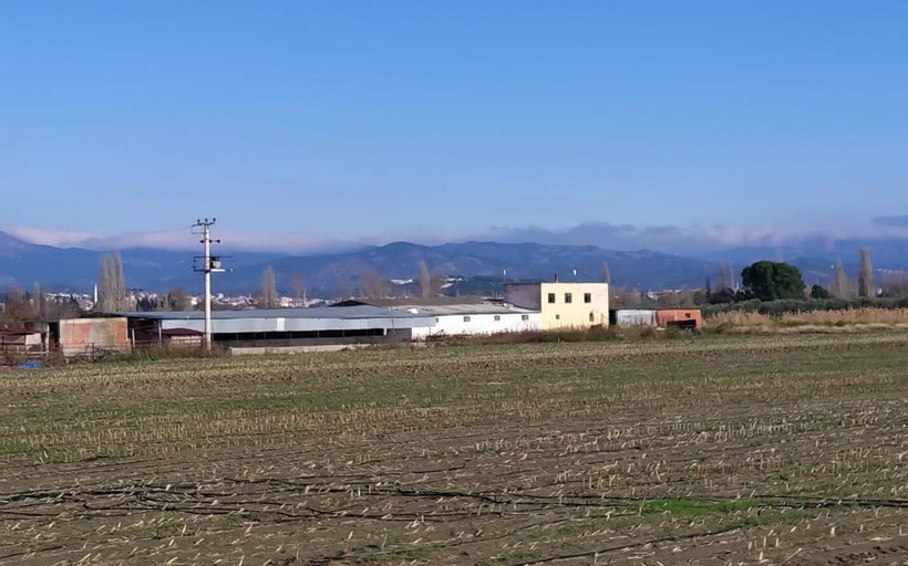 Balıkesir'in Edremit ilçesinde G.A.'nın şikayeti üzerine çiftlik evi mafyası çökertilmişti! Baltalı sapık Rabia Dilruba Candaş paket oldu - Resim: 1