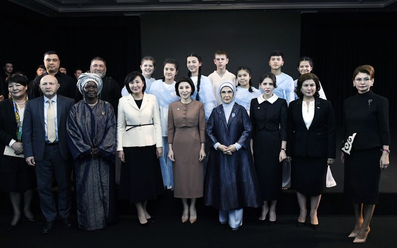 Emine Erdoğan, Özbekistan'da lider eşleriyle bir araya geldi - Resim: 5