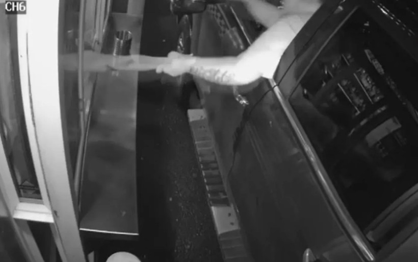 Amerika'da korkunç olay! Baristalık yapan genç kadını para uzatırken kaçırmaya çalıştı - Resim: 1