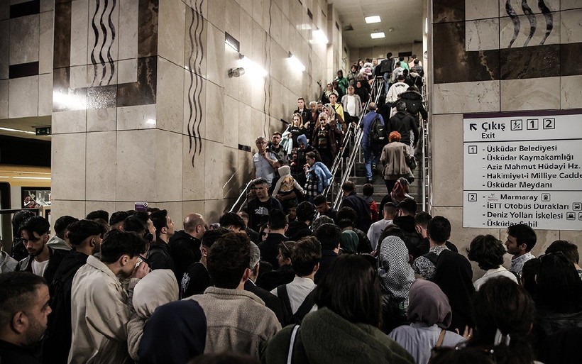 İstanbul'da bayram izdihamı yaşandı! Adım atacak yer kalmadı - Resim: 7