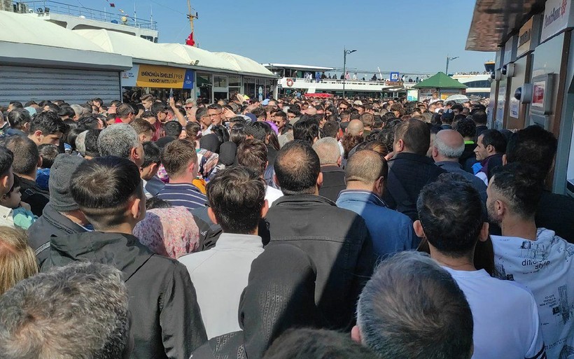 İstanbul'da bayram izdihamı yaşandı! Adım atacak yer kalmadı - Resim: 15