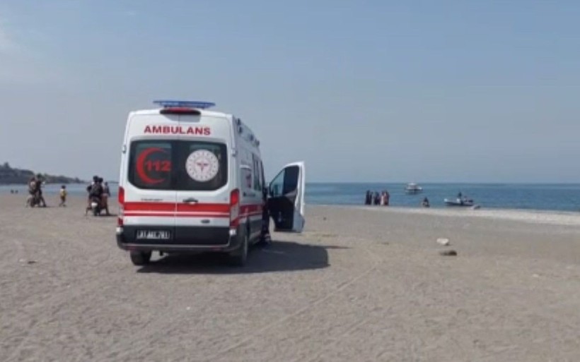 Yürek parçalayan kare! Hatay'da boğulan ağabeyinin cesedinin başından bir an olsun ayrılmadı - Resim: 4