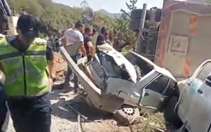 Son Dakika: Kahramanmaraş'ta feci kaza! Kamyon cenaze namazı kılanların arasına daldı: Ölü ve yaralılar var - Resim : 4