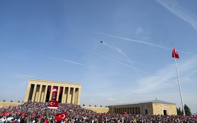 100. Yıl Kutlamaları nedeniyle Anıtkabir'de dün ziyaretçi rekoru kırıldı - Resim: 24