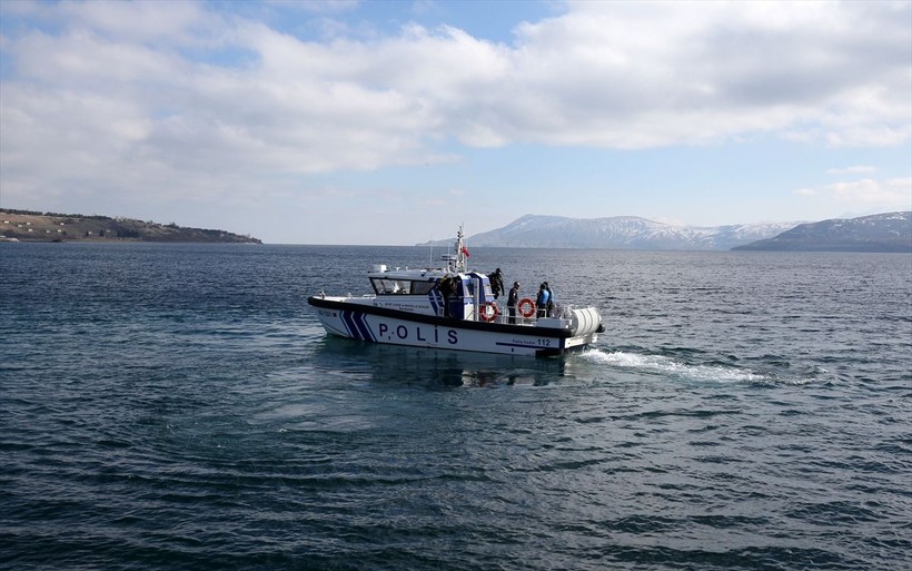 Kurbağa adamlar ve deniz polisleri Van Gölü'nde kaçakçılığa göz açtırmıyor, güvenliği sağlıyor - Resim: 8