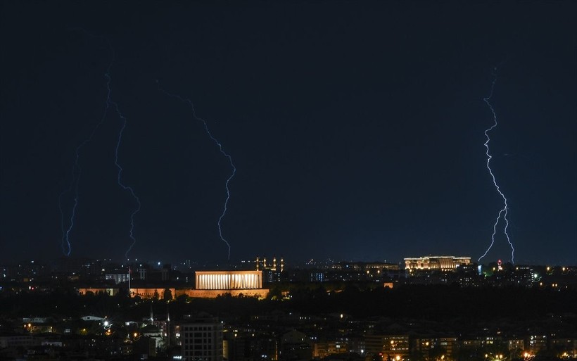 Ankara’da sağanak yağış hayatı olumsuz etkiledi - Resim: 21