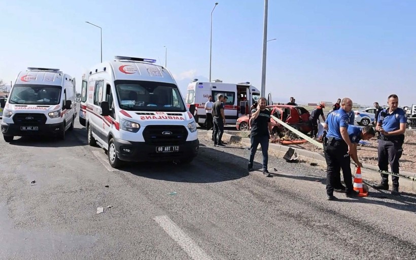 AYT sınavına giderken korkunç kaza: 1 ölü, 10 yaralı - Resim: 15