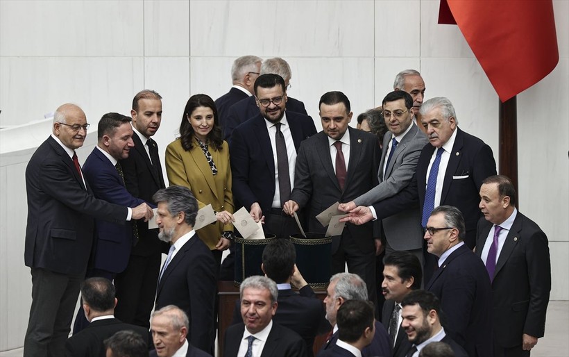 Meclis, Cumhuriyet tarihinin en uzun yasama dönemini geride bırakıyor - Resim: 14