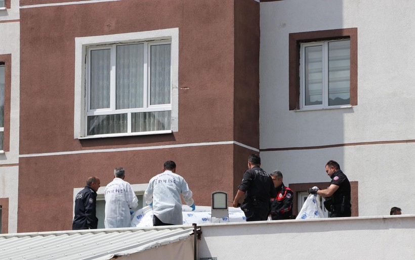 Kayseri'de facia! Çocuğunu kurtarmak isteyen anne kucağındaki çocuğu ile 13. kattan düştü: 3 ölü - Resim: 7