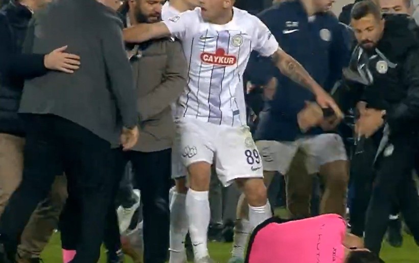 Ankaragücü Başkanı Faruk Koca hakem Halil Umut Meler'e sahanın içinde yumruk attı! İşte o görüntüler - Resim: 12