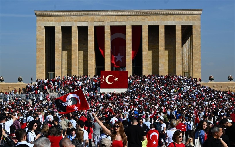 100. Yıl Kutlamaları nedeniyle Anıtkabir'de dün ziyaretçi rekoru kırıldı - Resim: 57