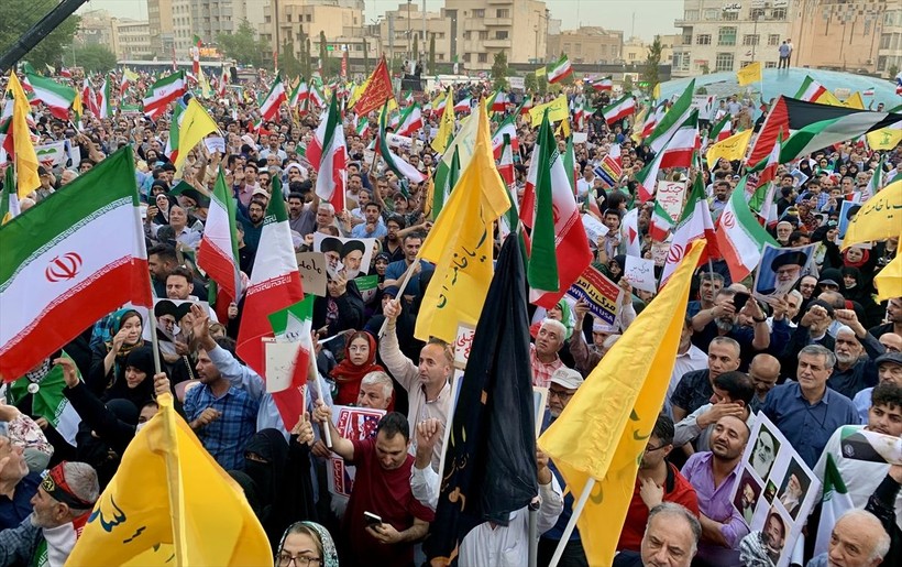 İran-İsrail ateşkesi sonrası Tahran'da kutlama - Resim: 4