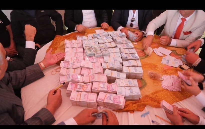 Milyonluk aşiret düğünlerinin yapıldığı Van'da altın alamayanlar imitasyon takıya yöneldi - Resim: 1