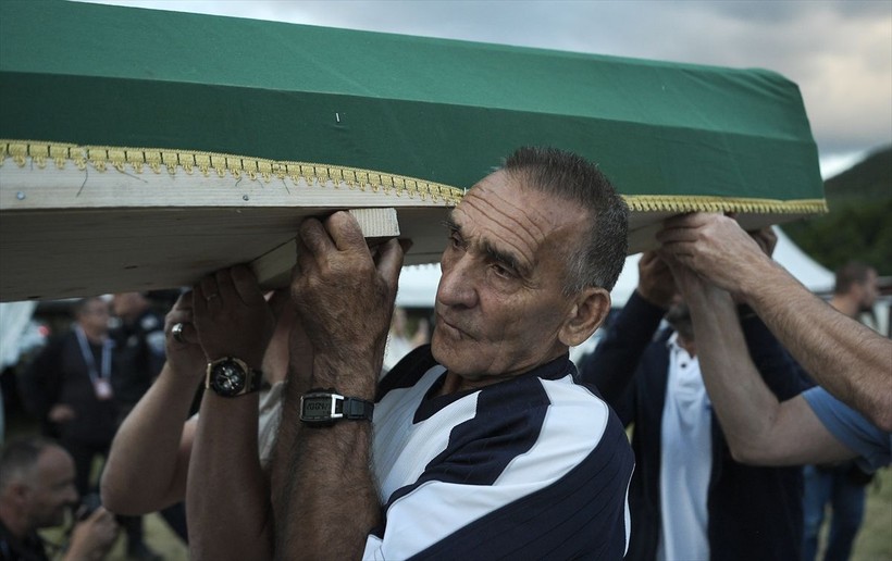 Srebrenitsa soykırımının 30. yıl dönümü! 7 kurbanın cenazesi anıt mezarlığa taşındı - Resim: 10