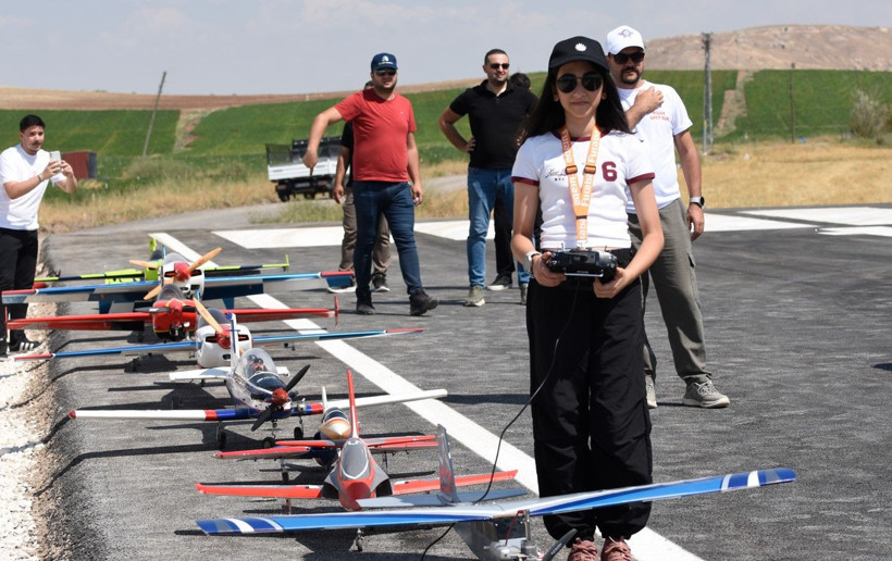 Sivas'ta İHA ve model uçak pisti hizmete girdi - Resim: 4