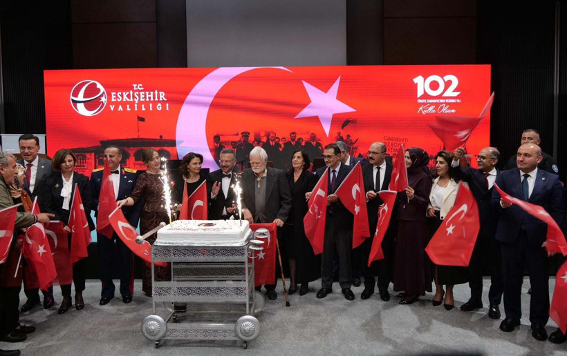 Eskişehir’de Cumhuriyet Pastasını 102 yaşındaki Ali Sezer kesti - Resim: 6