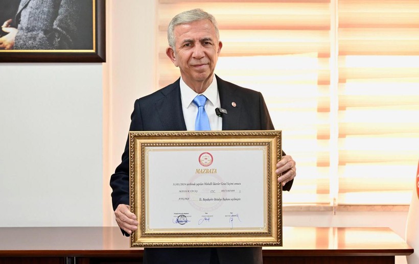 Mansur Yavaş, mazbatasını aldı - Resim : 4