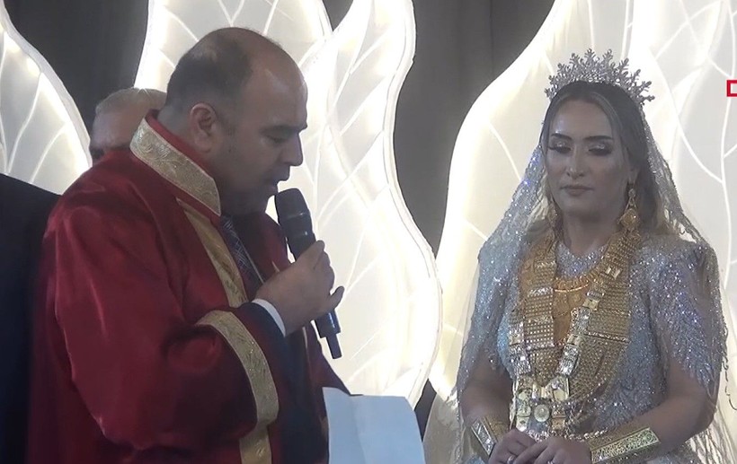 Bir aşiret düğünü klasiği! Geline 15 milyonluk altın takıldı, paralar başlarında uçuştu - Resim: 16