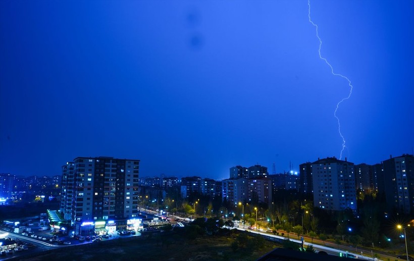 Ankara’da sağanak yağış hayatı olumsuz etkiledi - Resim: 12