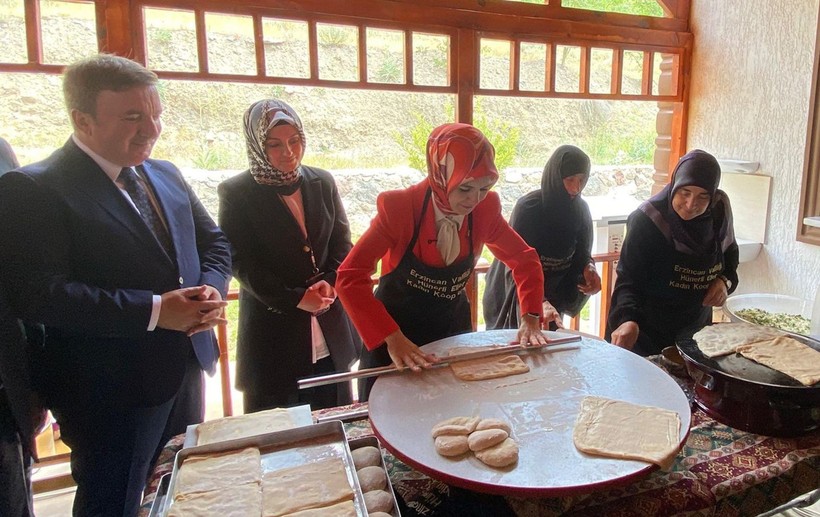 Bakan Göktaş, kadın kooperatifinde hamur açtı - Resim: 8