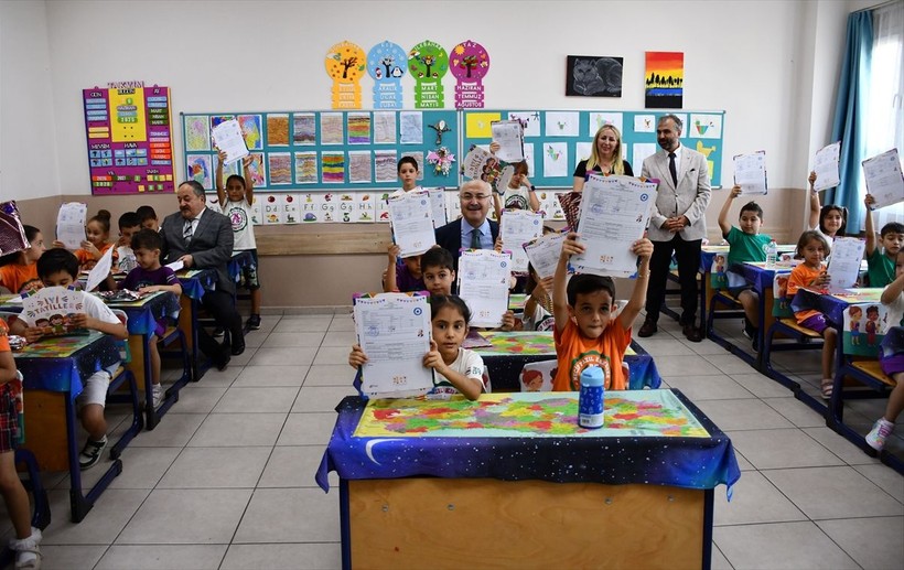 Okullarda karne heyecanı! Yaklaşık 20 milyon öğrenci yaz tatiline girdi - Resim: 14